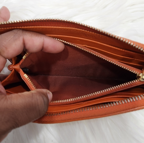 🔹️PRADA🔹️  orange quilted leather wallet with prada card COA✨️🧡 - Picture 5 of 8